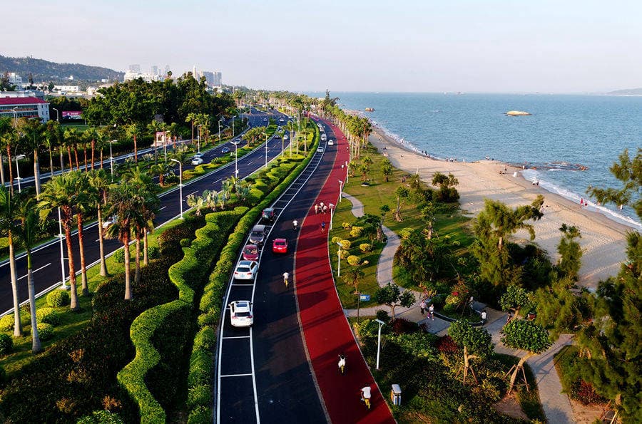 Enjoy the scenic coastline along Xiamen's ring road - People's ...