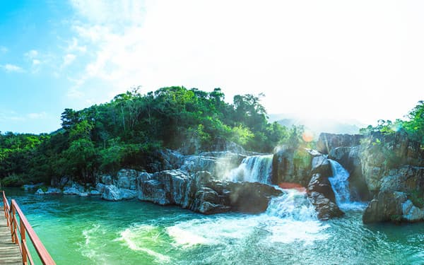 Yanoda Rainforest Cultural Tourism Zone (Baoting county)
