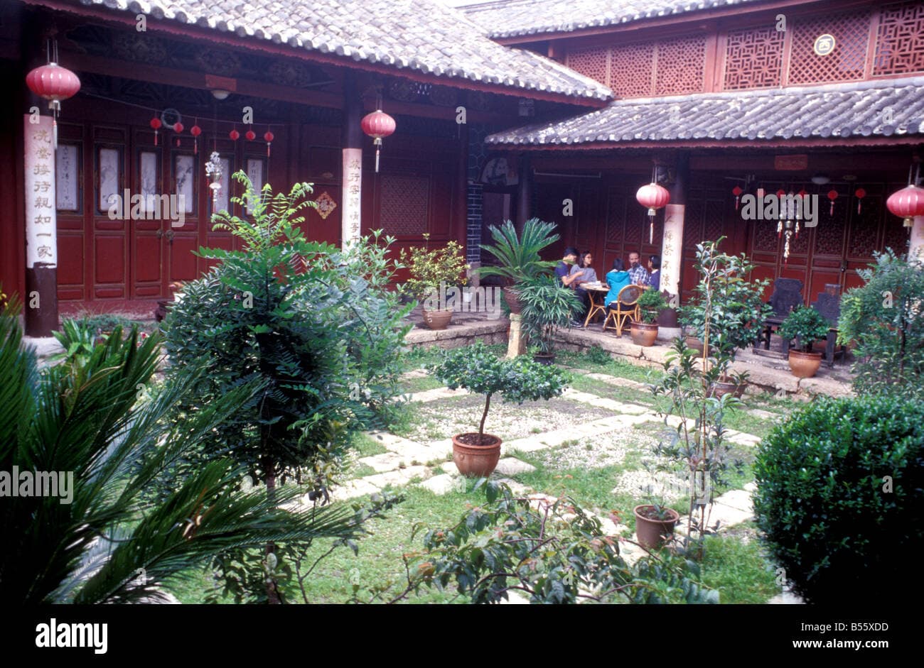 naxi home compound courtyard lijiang kunming china Stock Photo - Alamy