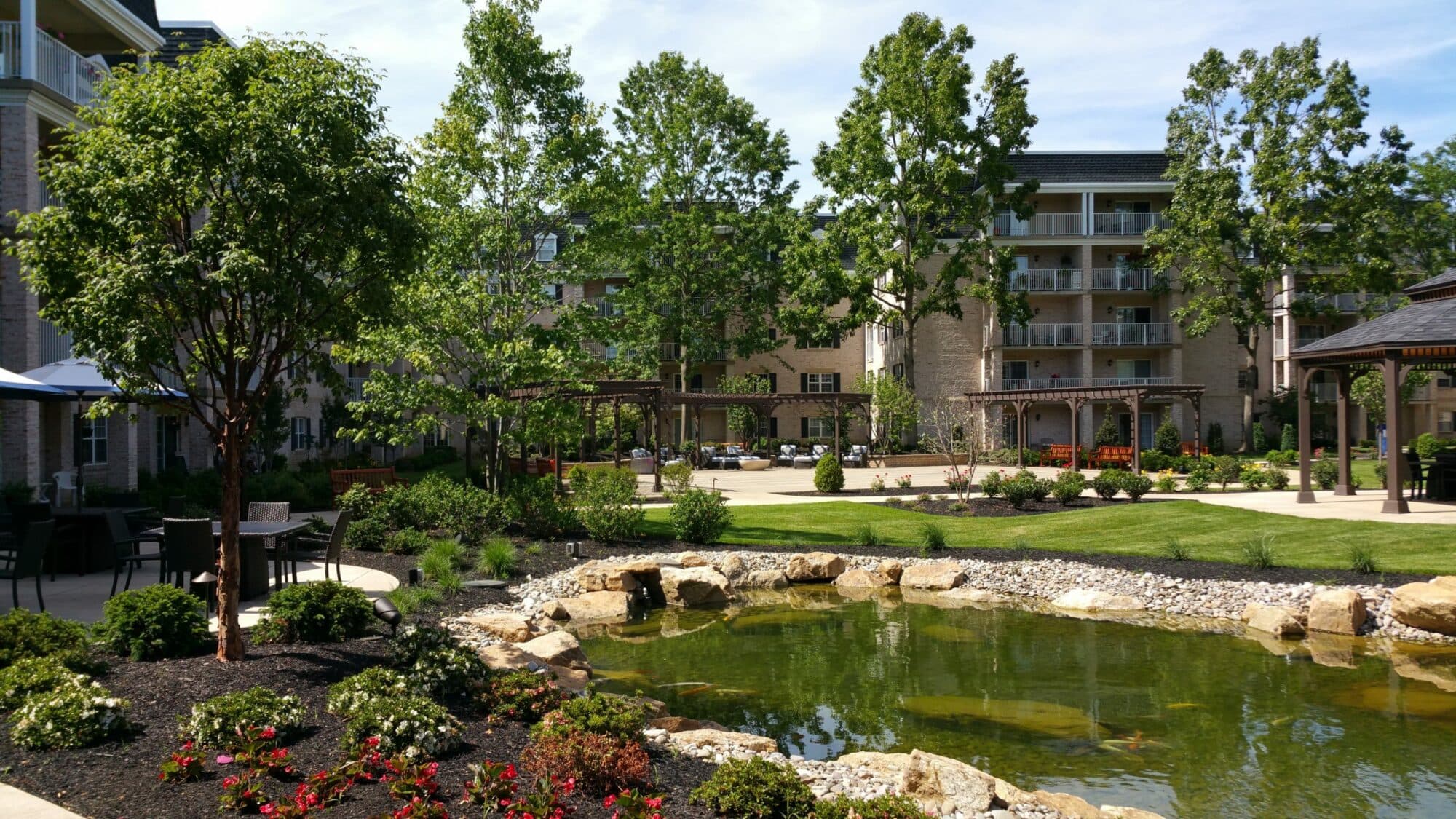 Manor North Courtyard - CCS Building Group
