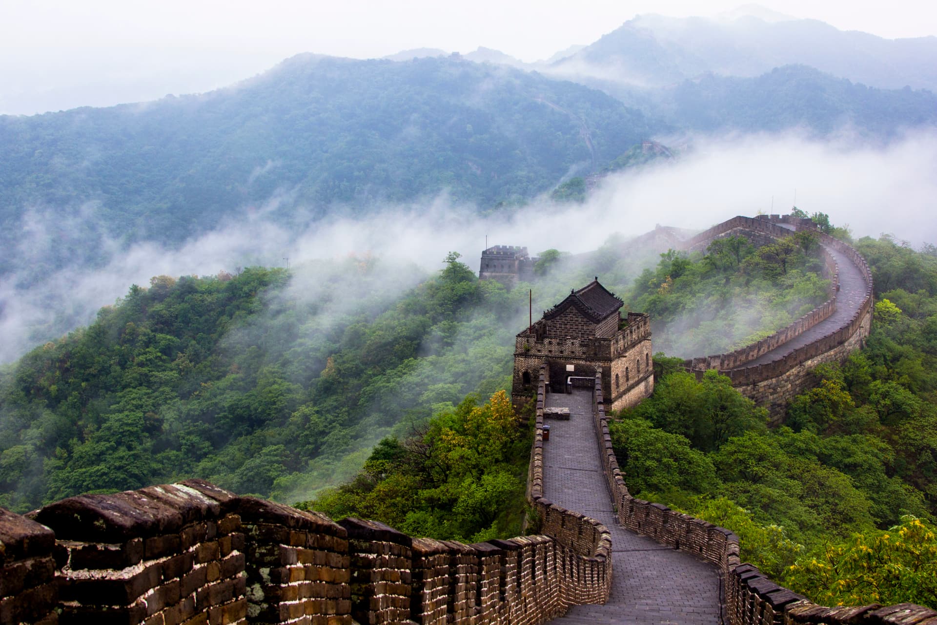 Family enjoying Great Wall view