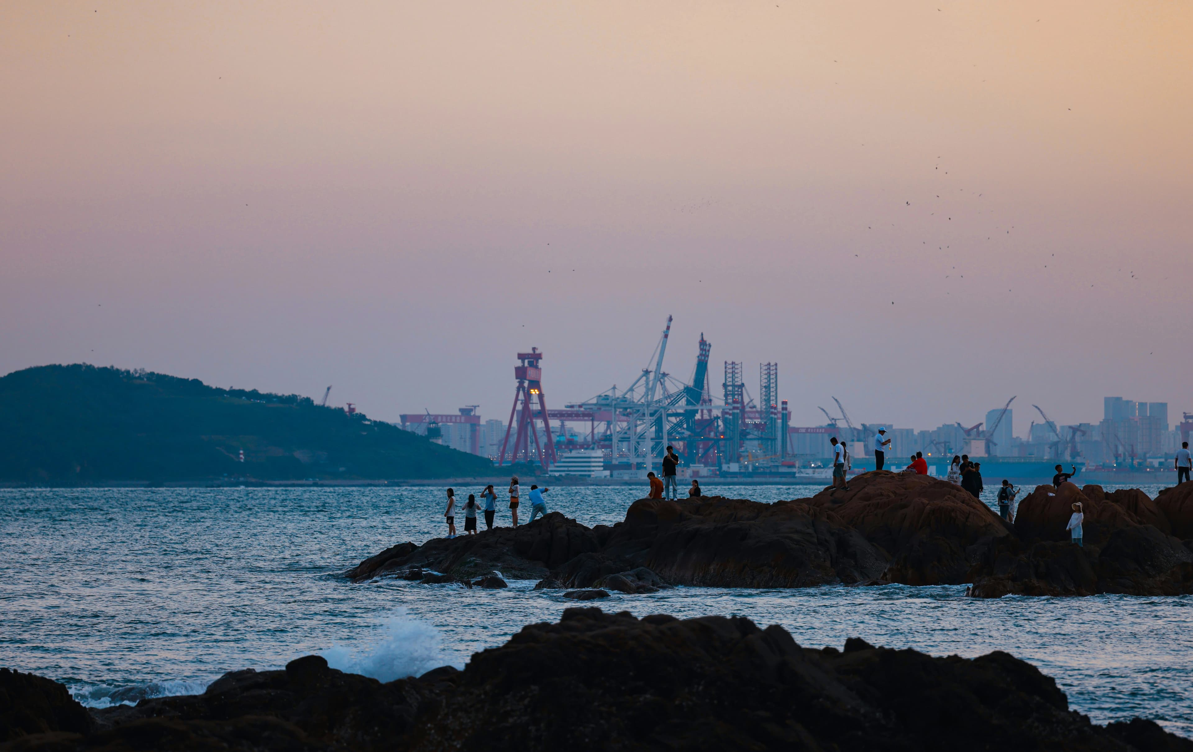 Qingdao Romance: 5-Day Couples' Food & Scenic Adventure