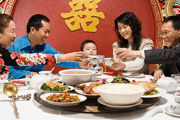 Chinese Dining Etiquette and Culture Guide: Navigating Banquets and Chopsticks