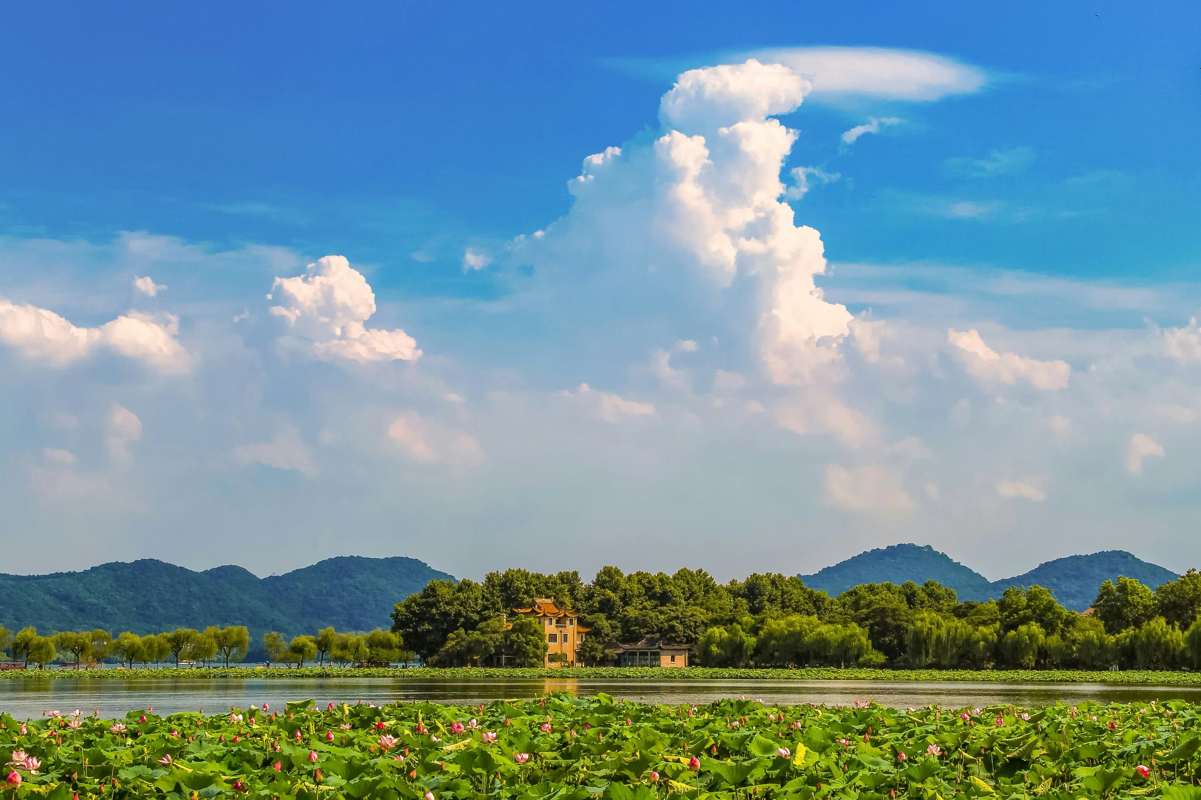 Discovering Hangzhou: A 7-Day Romantic Getaway for Couples