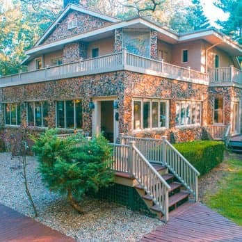 PEBBLE HOUSE - Updated July 2025 - 15093 Lakeshore Rd, Lakeside ...