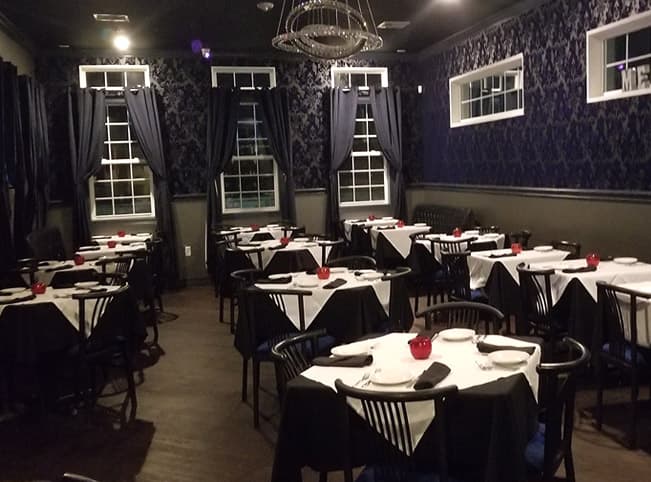 Merlion Thai Restaurant & Lounge on 4th